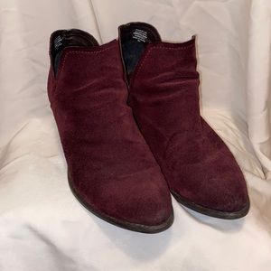 Gorgeous Steve Madden distress suede ankle booties